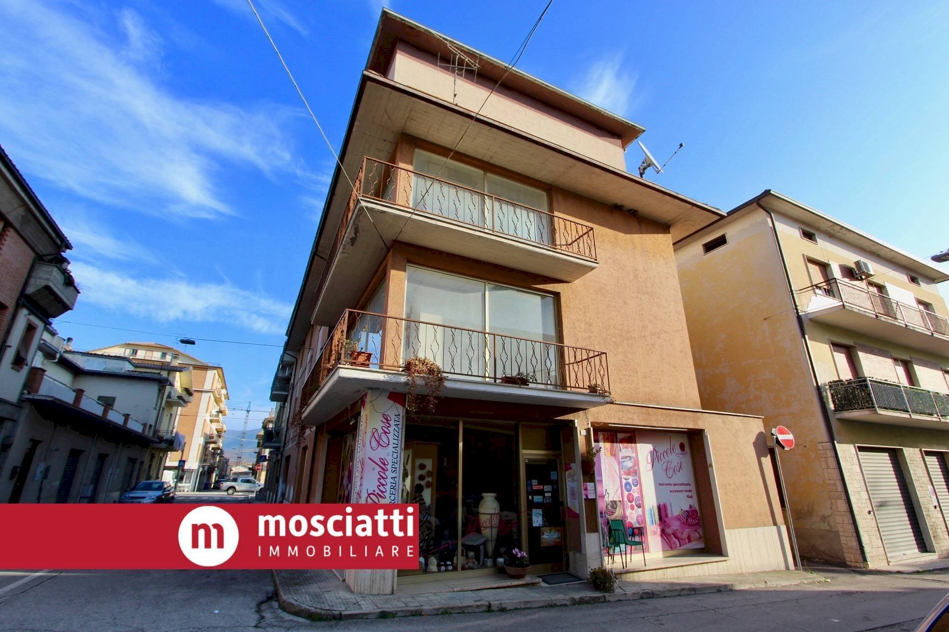 Foto 2 - Locale Commerciale Via IV Novembre, Castelraimondo - foto 2