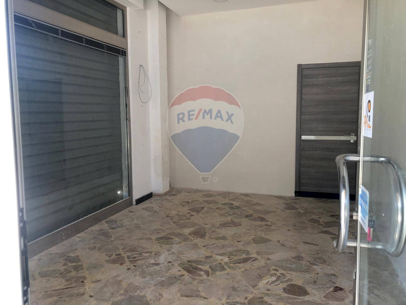 Stanza vuota - Locale Commerciale Via Anwar Sadat
 
136, Palermo - foto 2