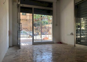 Stanza vuota - Locale Commerciale Via Anwar Sadat
 
136, Palermo - foto 9