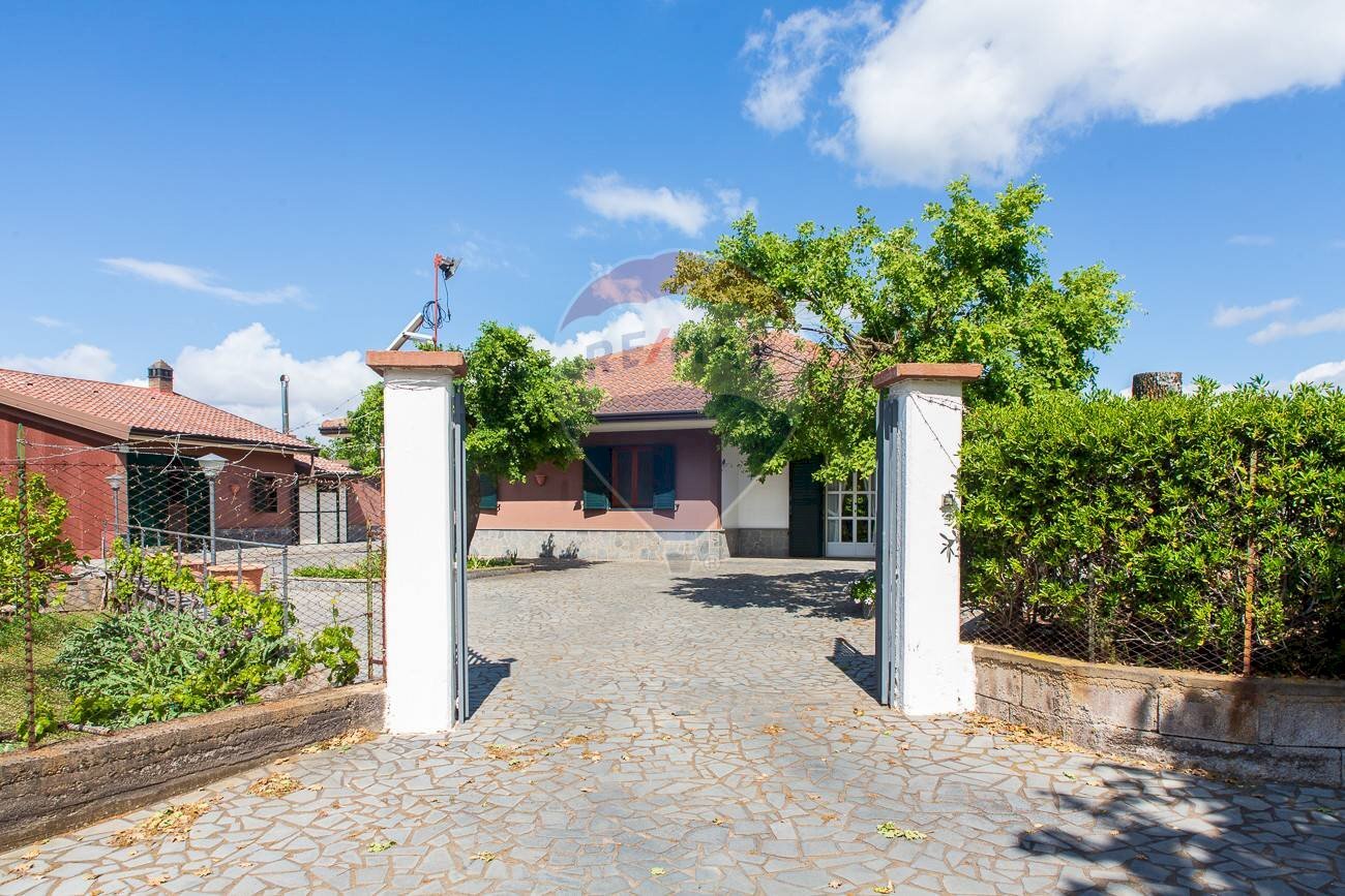 Casa all\'aperto - Villa Contrada Calcerana Marina piazza aretusa
 
snc, Biancavilla - foto 3