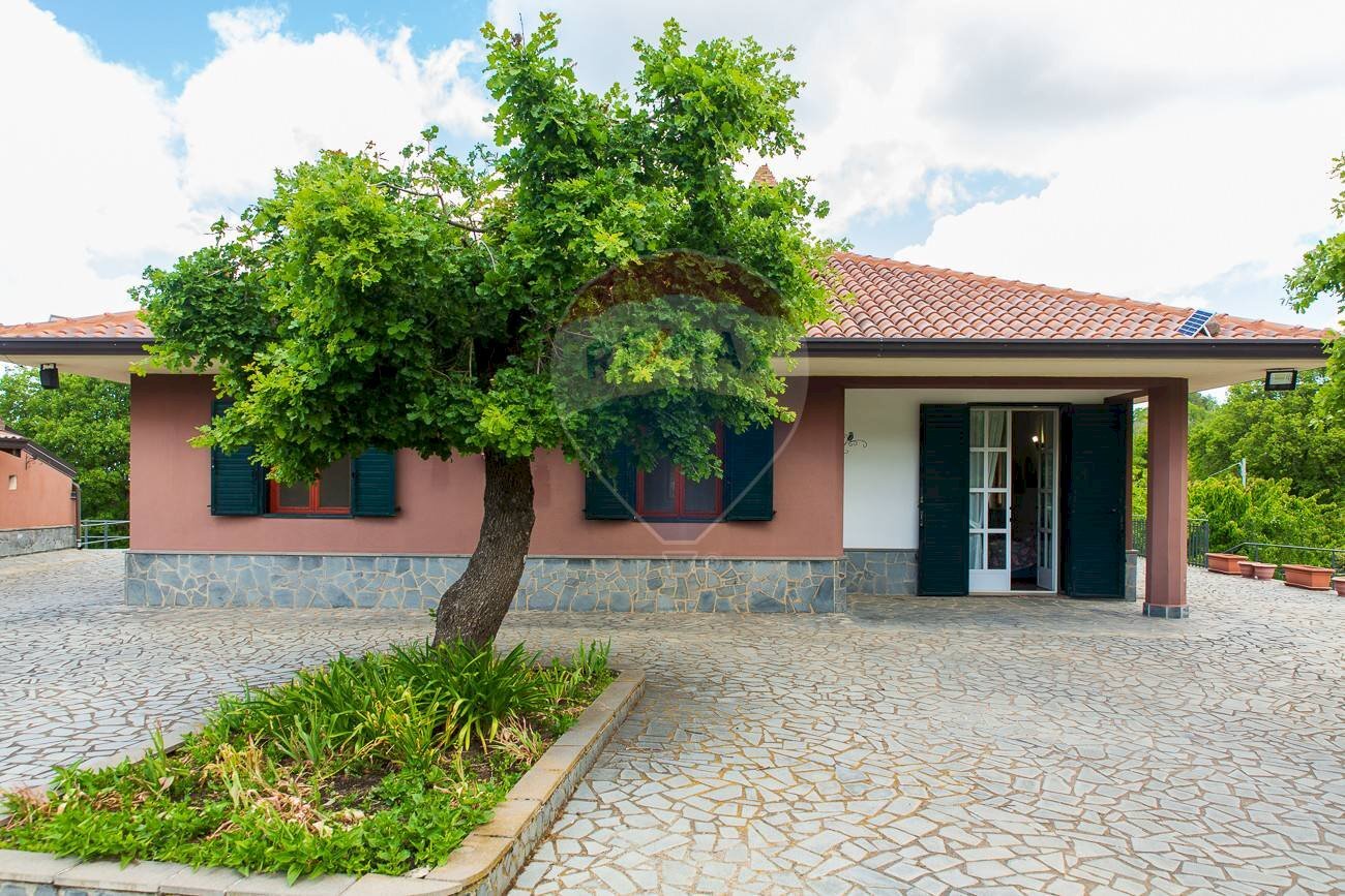 Casa all\'aperto - Villa Contrada Calcerana Marina piazza aretusa
 
snc, Biancavilla - foto 2