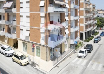 Edificio all\'aperto - Quadrilocale Bonacci Brunamonti
 
7, Recanati - foto 1