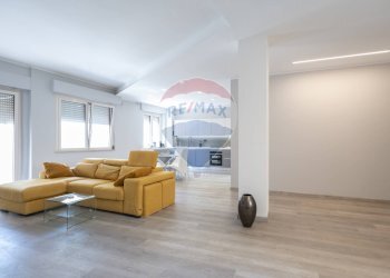 Soggiorno - Quadrilocale Bonacci Brunamonti
 
7, Recanati - foto 4