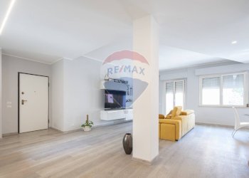 Soggiorno - Quadrilocale Bonacci Brunamonti
 
7, Recanati - foto 10