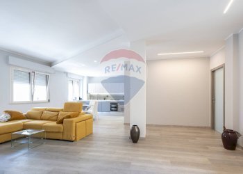 Soggiorno - Quadrilocale Bonacci Brunamonti
 
7, Recanati - foto 46