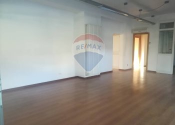 Stanza vuota - Locale Commerciale Via Ruggero D'andreotto
 
75, Perugia - foto 6