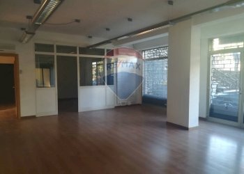 Stanza vuota - Locale Commerciale Via Ruggero D'andreotto
 
75, Perugia - foto 7