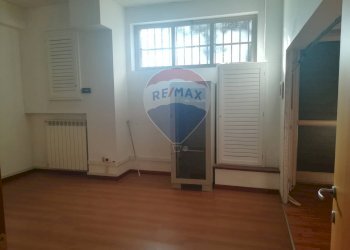 Stanza vuota - Locale Commerciale Via Ruggero D'andreotto
 
75, Perugia - foto 9