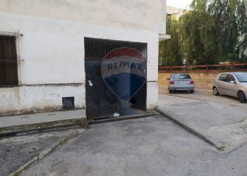 Edificio all\'aperto - Box Via Don Luigi Sturzo
 
1, Mattinata - foto 1