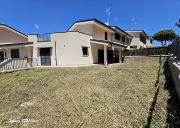 Foto 1 - Villa a Schiera viale africa
 
11, Formello - foto 1