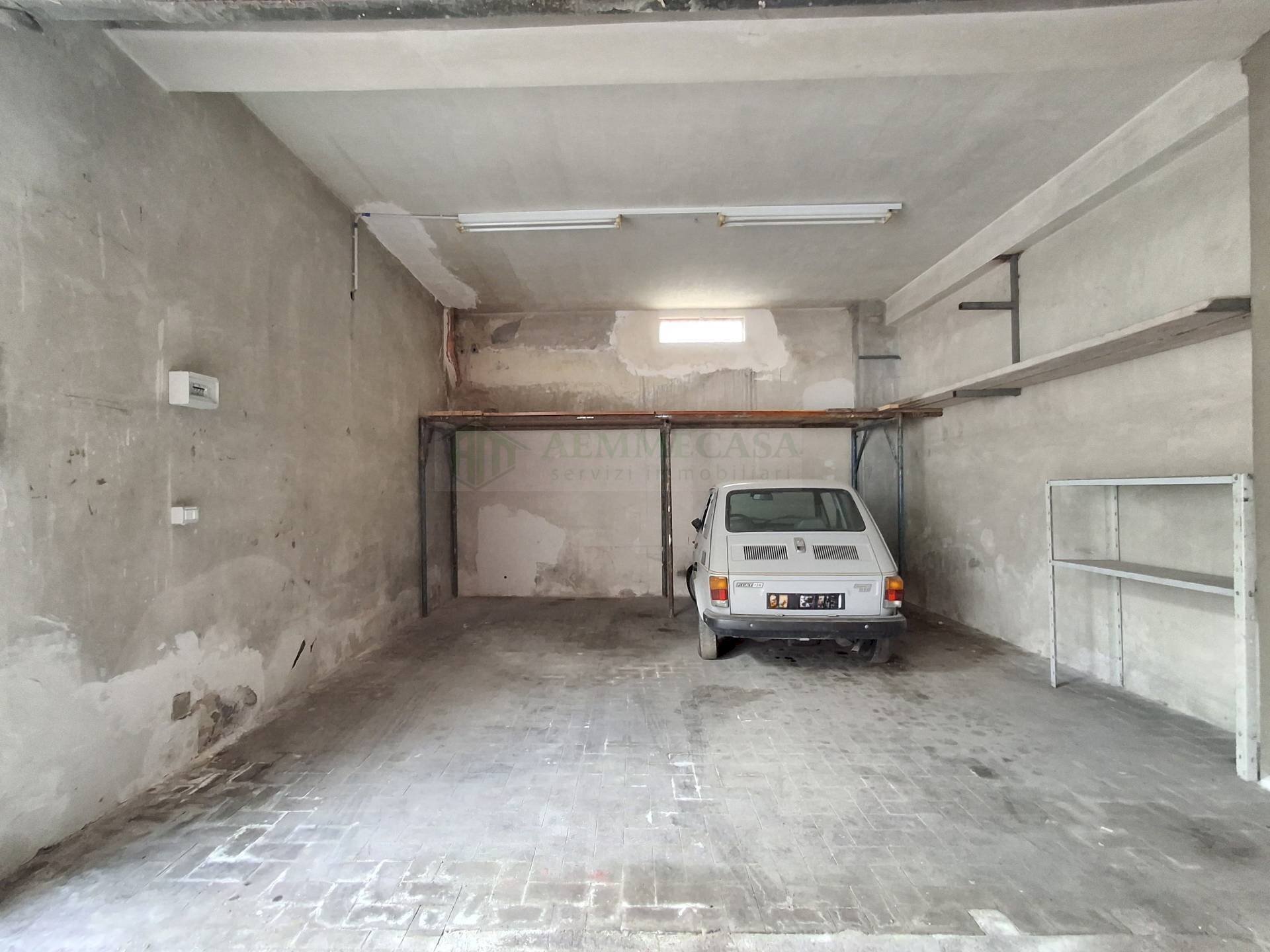 Foto 3 - Box Via Leucatia
 
131, Catania - foto 2