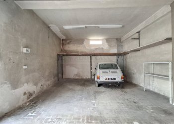 Foto 3 - Box Via Leucatia
 
131, Catania - foto 2