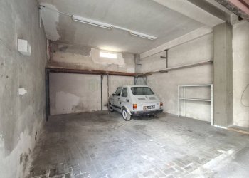 Foto 13 - Box Via Leucatia
 
131, Catania - foto 12