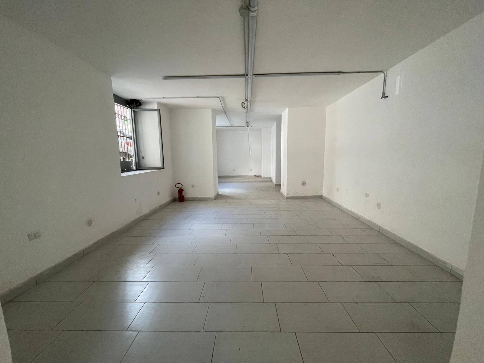 Foto 1 - Negozio VIA POLLIO
 
10, Caserta - foto 1