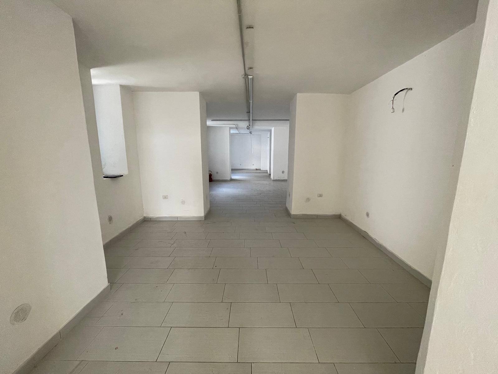 Foto 2 - Negozio VIA POLLIO
 
10, Caserta - foto 2