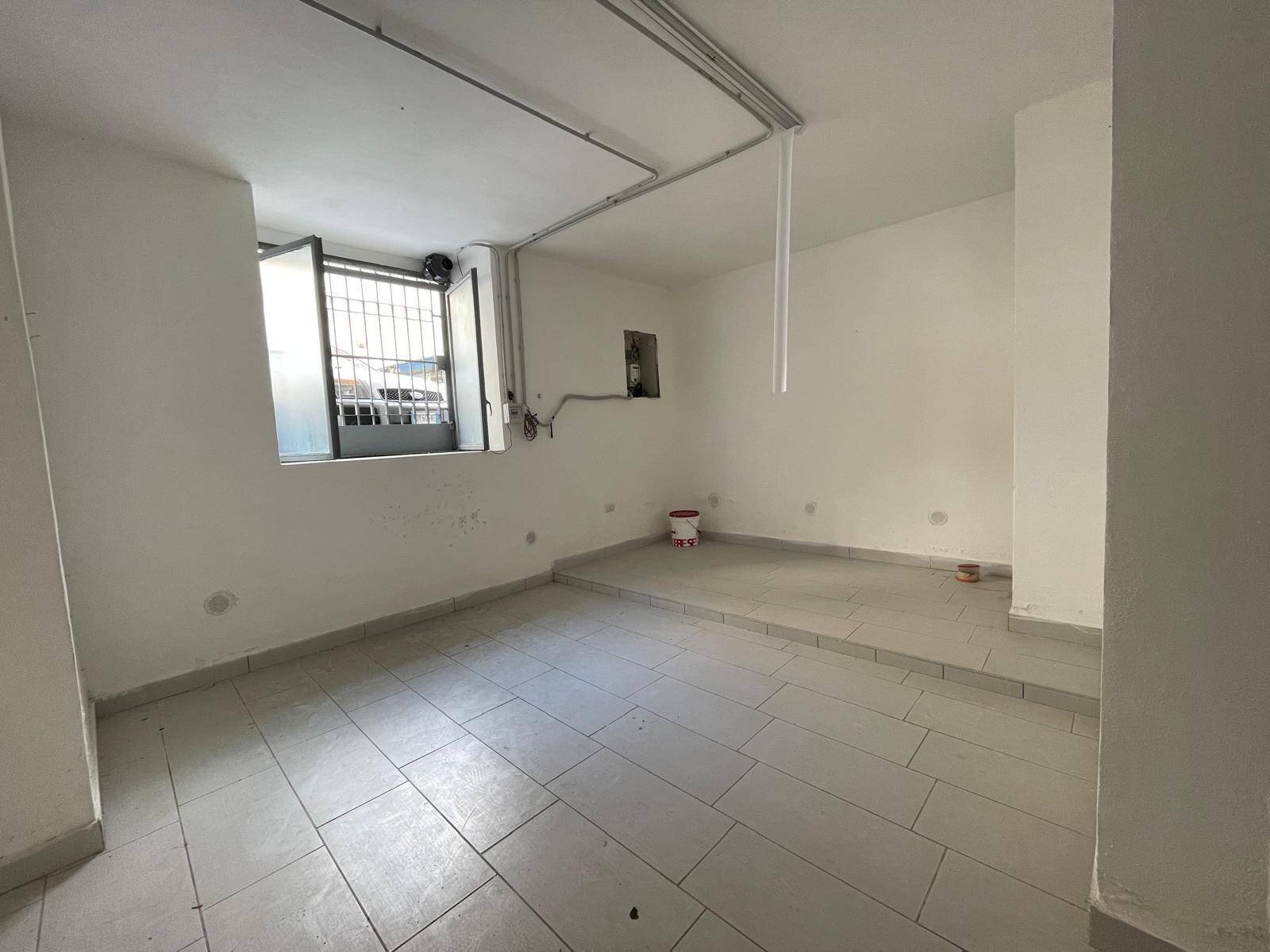 Foto 3 - Negozio VIA POLLIO
 
10, Caserta - foto 3