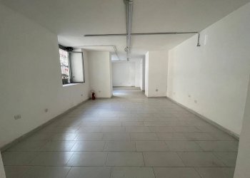 Foto 1 - Negozio VIA POLLIO
10, Caserta - foto 1