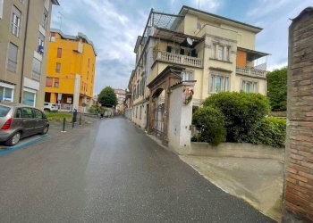 Facciata - Box via Emilia, 54, Tortona - foto 4