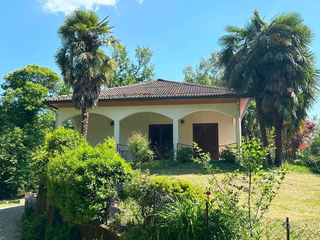 Facciata - Villa via Borgoticino, Agrate Conturbia - foto 2