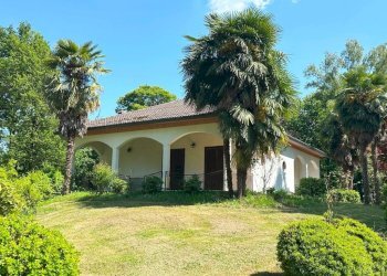 Facciata - Villa via Borgoticino, Agrate Conturbia - foto 1