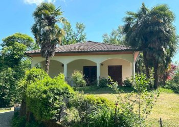 Facciata - Villa via Borgoticino, Agrate Conturbia - foto 2