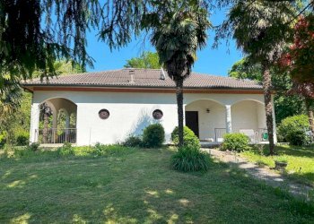 Facciata - Villa via Borgoticino, Agrate Conturbia - foto 5