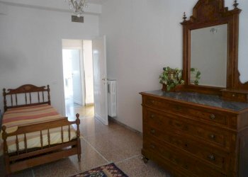 Camera da letto - Trilocale via del Borgo di San Pietro, Bologna (zona Irnerio) - foto 29