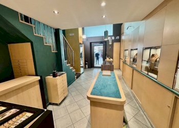 Salone - Negozio via Italia, 12, Biella - foto 9