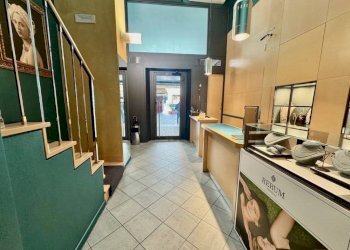 Salone - Negozio via Italia, 12, Biella - foto 11