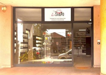 Facciata - Negozio via Roma, 12, Chieri - foto 1