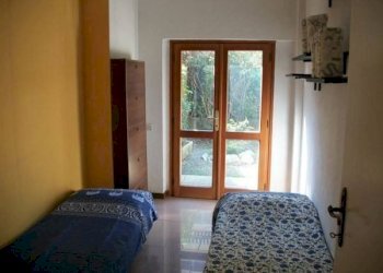 Camera da letto - Trilocale via Podenzana, Massa - foto 4