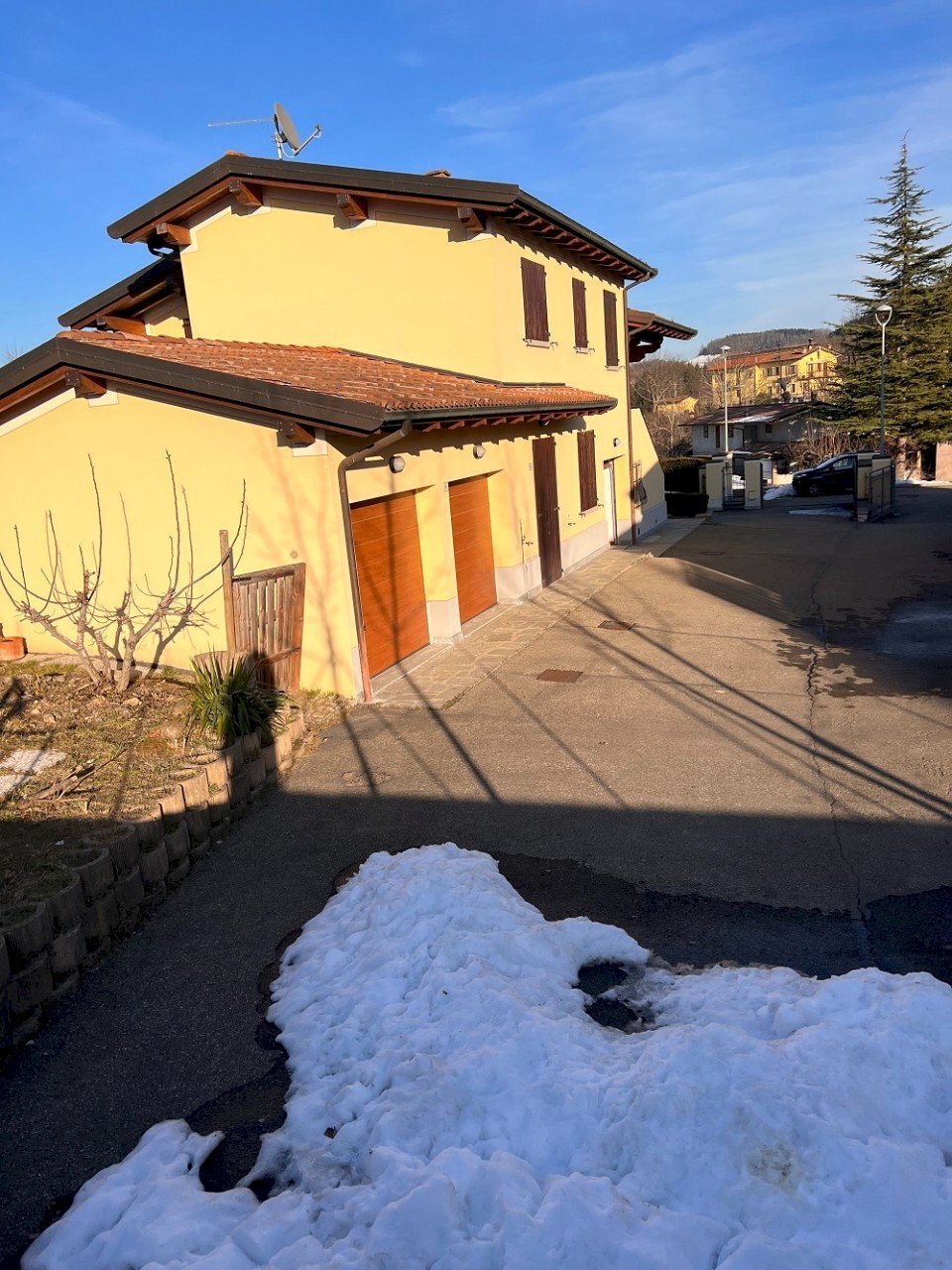 Villa a Schiera Montese - foto 1