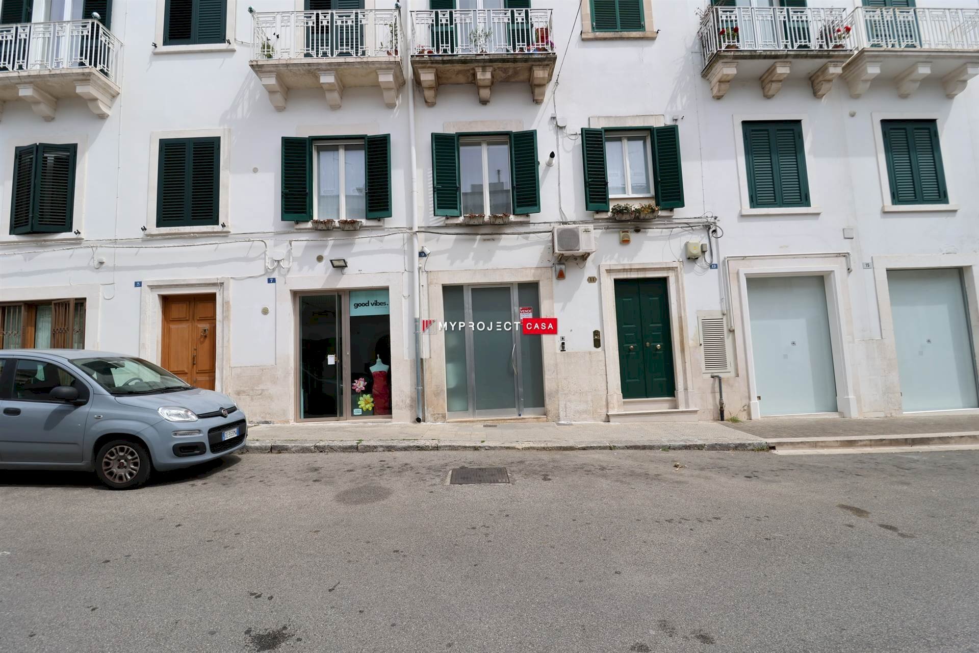 Negozio Via Francesco Albanese, Martina Franca - foto 1