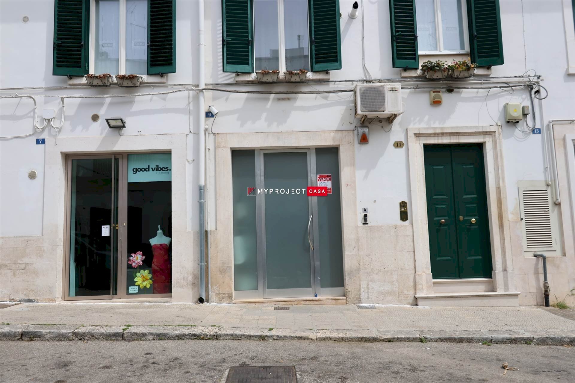 Negozio Via Francesco Albanese, Martina Franca - foto 2