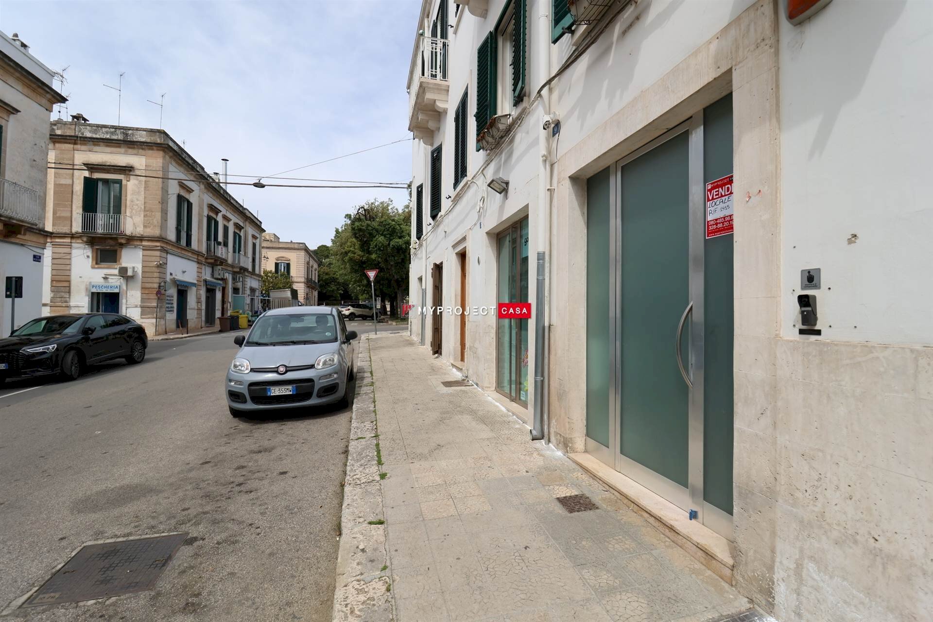 Negozio Via Francesco Albanese, Martina Franca - foto 3
