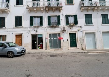 Negozio Via Francesco Albanese, Martina Franca - foto 1