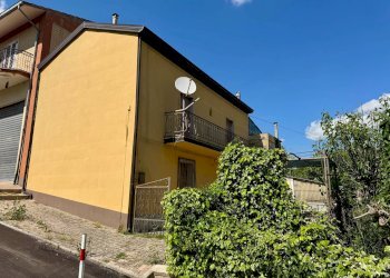 Foto 1 - Casa indipendente VIA LUIGI ENAUDI, Savignano Irpino - foto 1