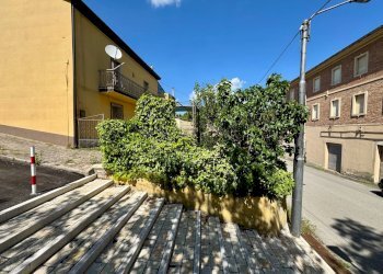 Foto 2 - Casa indipendente VIA LUIGI ENAUDI, Savignano Irpino - foto 2