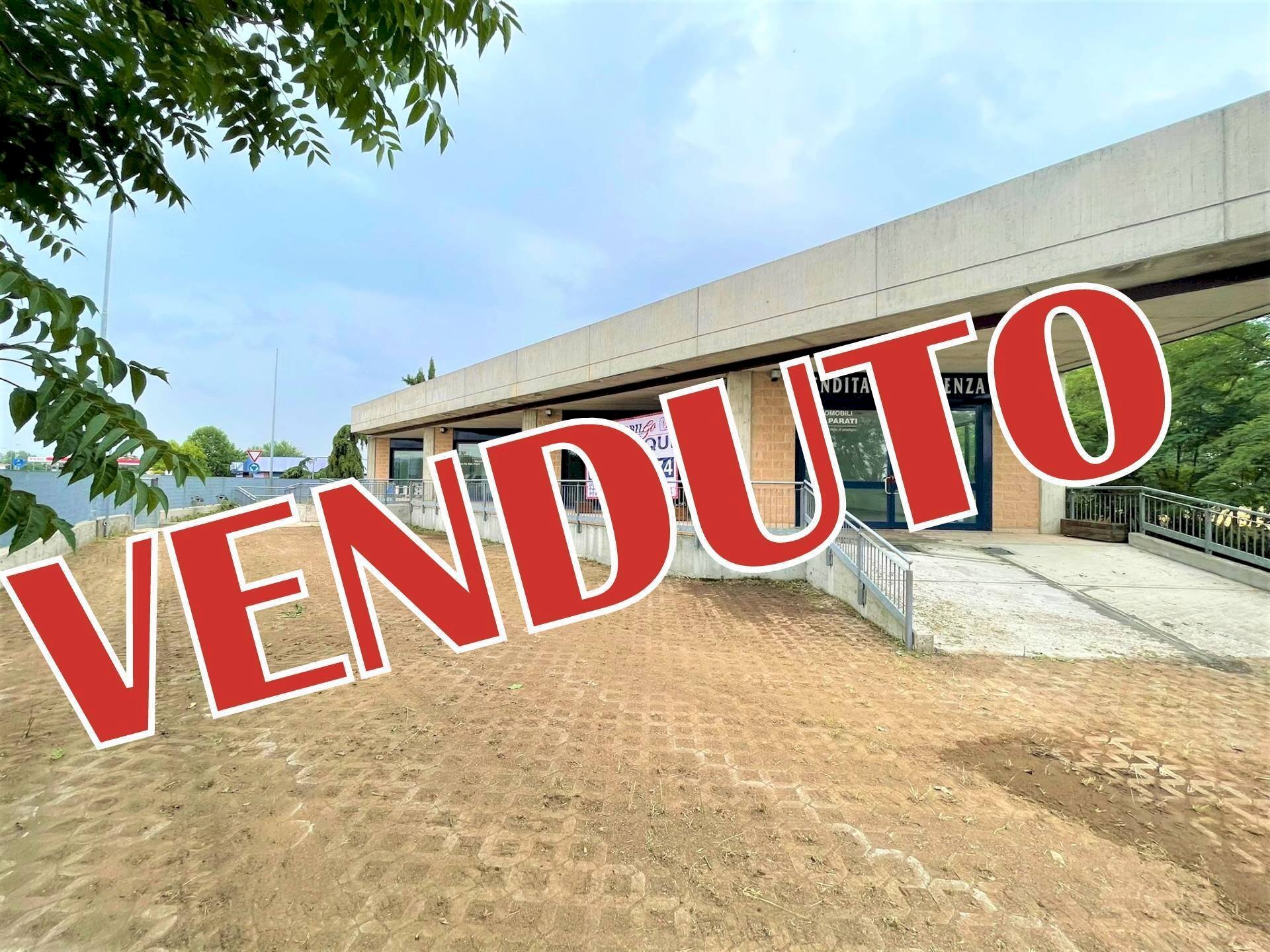 Foto 1 - Locale Commerciale via antonio meucci, Isso - foto 1