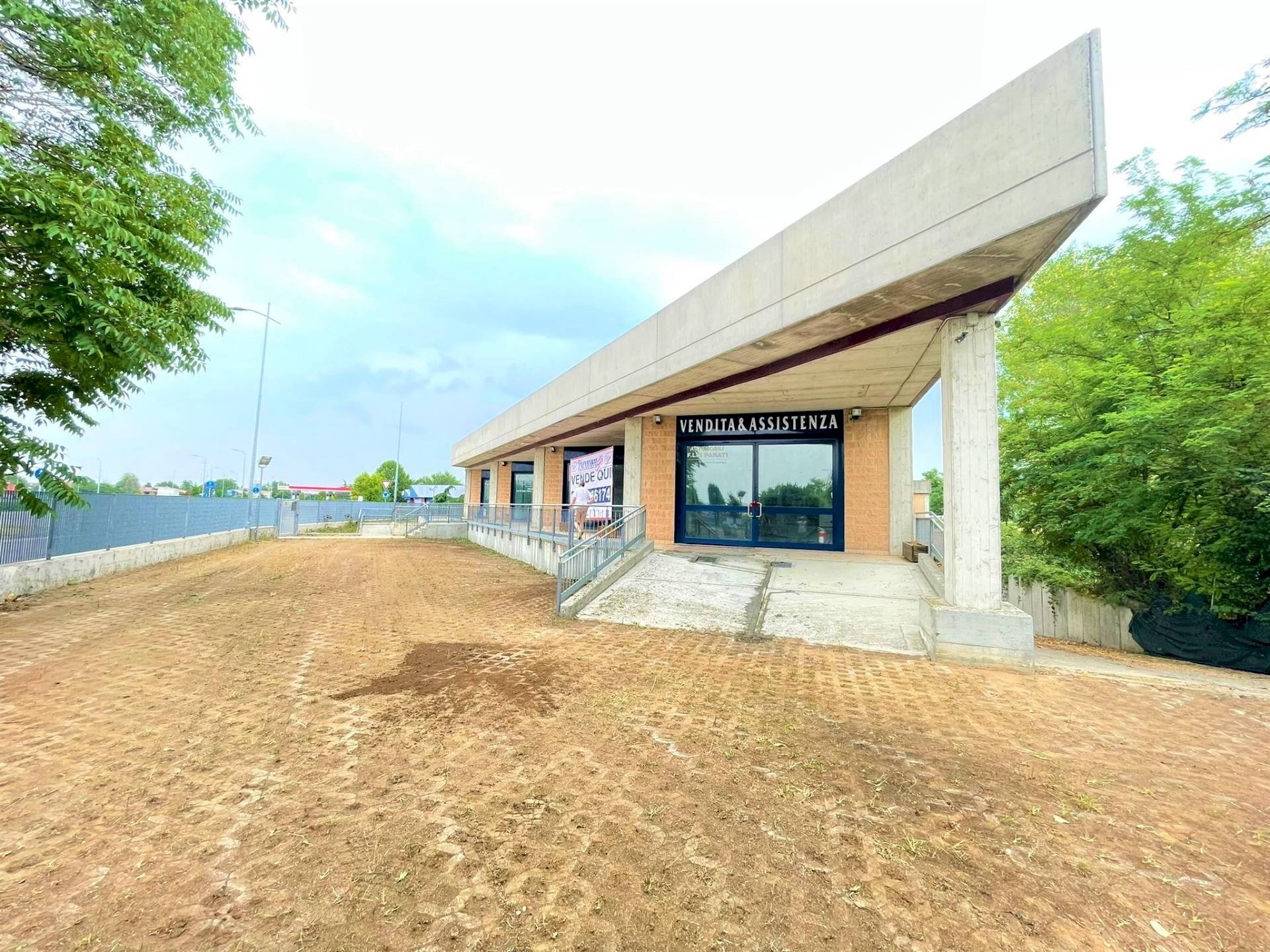 Foto 3 - Locale Commerciale via antonio meucci, Isso - foto 3