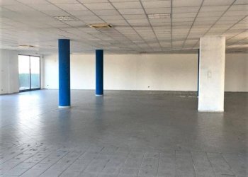 Foto 5 - Commercial Premises via antonio meucci, Isso - photo 5