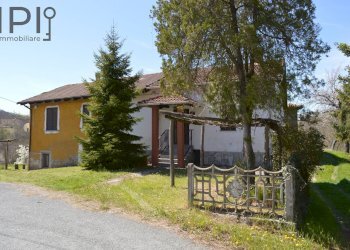 vista esterna casa 1 con vicino - Rustico regione morere, Spigno Monferrato - foto 3