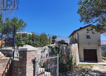 Foto 1 - Villa regione castagnole
 
62, Canelli - foto 1