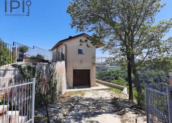 Foto 2 - Villa regione castagnole
 
62, Canelli - foto 2