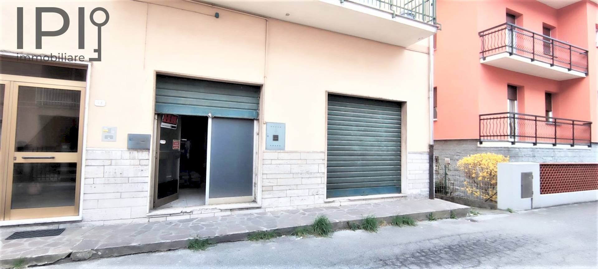 Foto 1 - Commercial Premises Via Primo maggio
 
5, Cairo Montenotte - photo 1