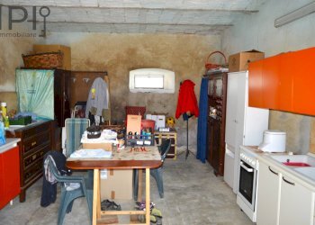 parte da ristruttare cucina marmellate - Rustico Loc Pissarotta
 
1, Strevi - foto 54