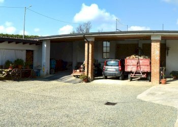 cortile e porticato - Rustico Loc Pissarotta
 
1, Strevi - foto 75
