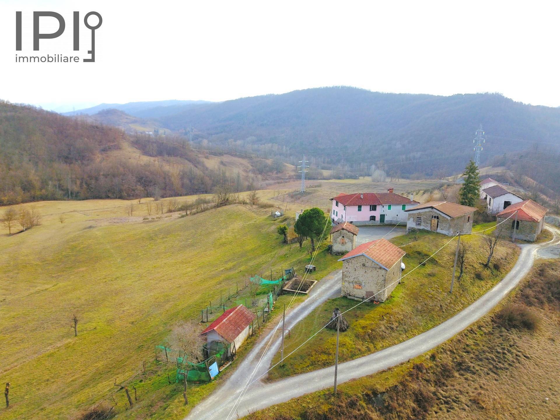 vista proprietà dal drone - Rustico frazione roboaro, Pareto - foto 1