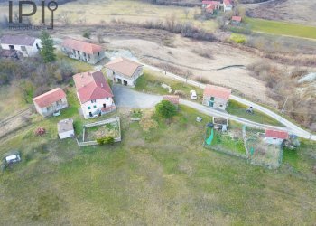 vista proprietà dal drone - Rustic frazione roboaro, Pareto - photo 2
