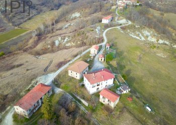 vista proprietà dal drone - Rustic frazione roboaro, Pareto - photo 4